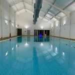 Sea Urchins, The Bay, 2 Bedrooms With Ensuites, Parking For 2 Cars, 2 Dogs Welcome Holiday home *
