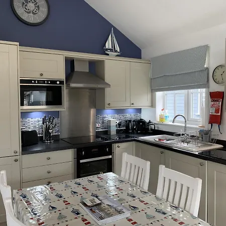 Sea Urchins House At The Bay Filey, Sleeps 4-5, 2 Dogs Welcome For Free Too Semesterbostad