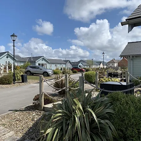 Sea Urchins House At The Bay Filey, Sleeps 4-5, 2 Dogs Welcome For Free Too Semesterbostad