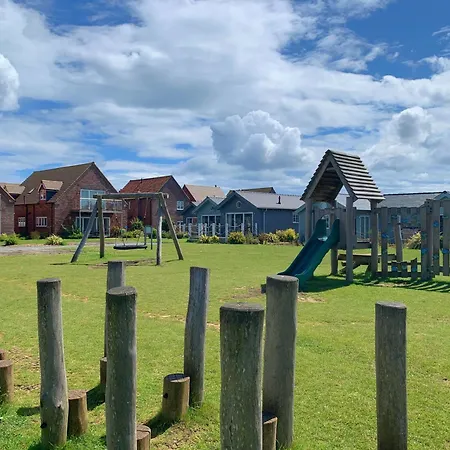 Sea Urchins House At The Bay Filey, Sleeps 4-5, 2 Dogs Welcome For Free Too
